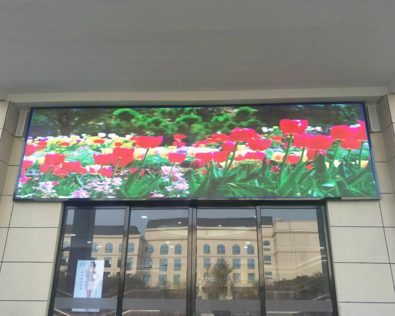Outdoor LED Digital Sign Board Kinglight P10 SMD Full Color LED Display Video Wall
