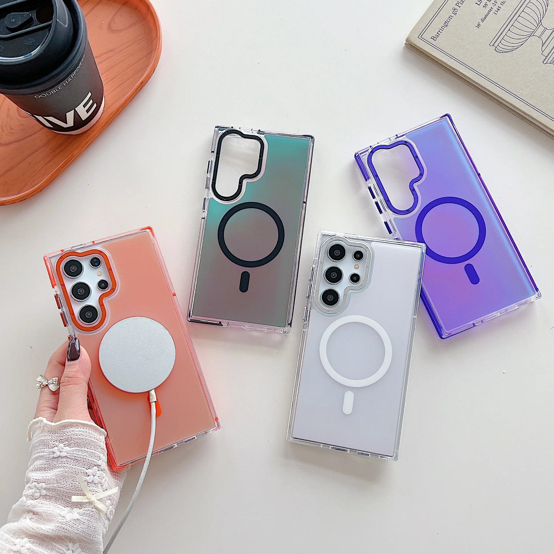 Translucent TPU PC Phone Case with Gradient Color Magnetic Phone Case for Samsung Galaxy S24 S25 26 Plus Ultra