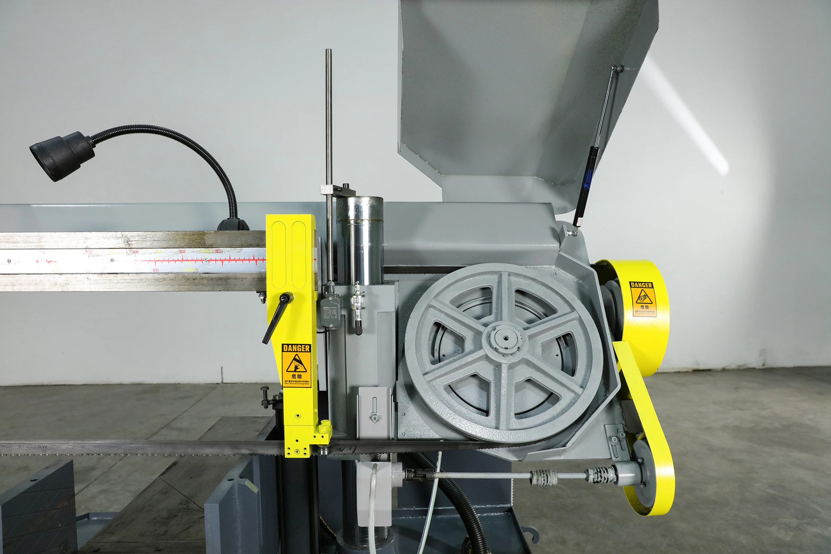 Band Saw Machine Rotate Band Loginfly Semi-automatic Angle Cutting Metal for Metal Hot Product 2019 Provided Hydraulic Saw Motor