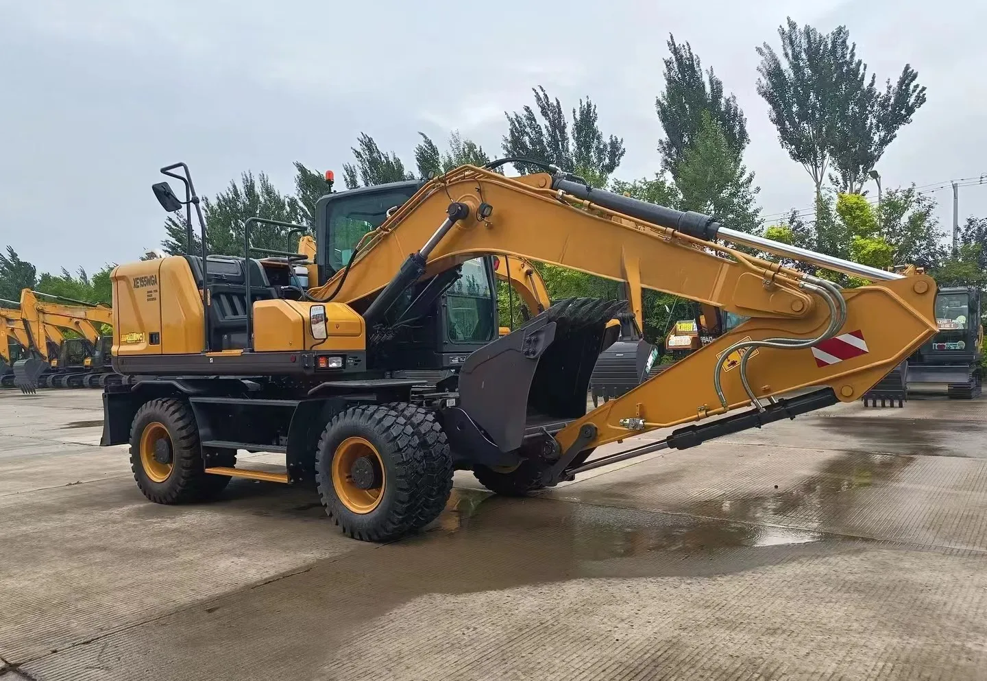 High Performance XE75WG 7 Ton Excavator with 0.23 Cubic Meter Bucket and Tools manufacture