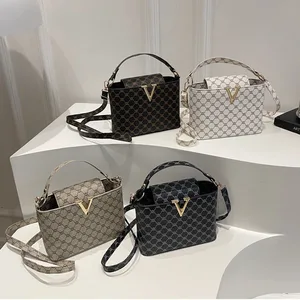 Classic Pattern Ladies Top Handle Designer Bag V-Embellished Casual Crossbody Handbags 2026