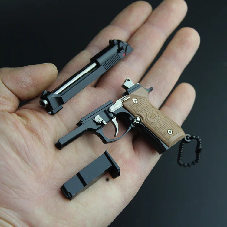 Metal Mold Mini Keychain Gun BERETTA 92f 1/3 Model Toy Metal Mini Gun Keychain Gift Pendant