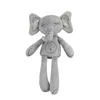 Elefante grigio peloso e corto