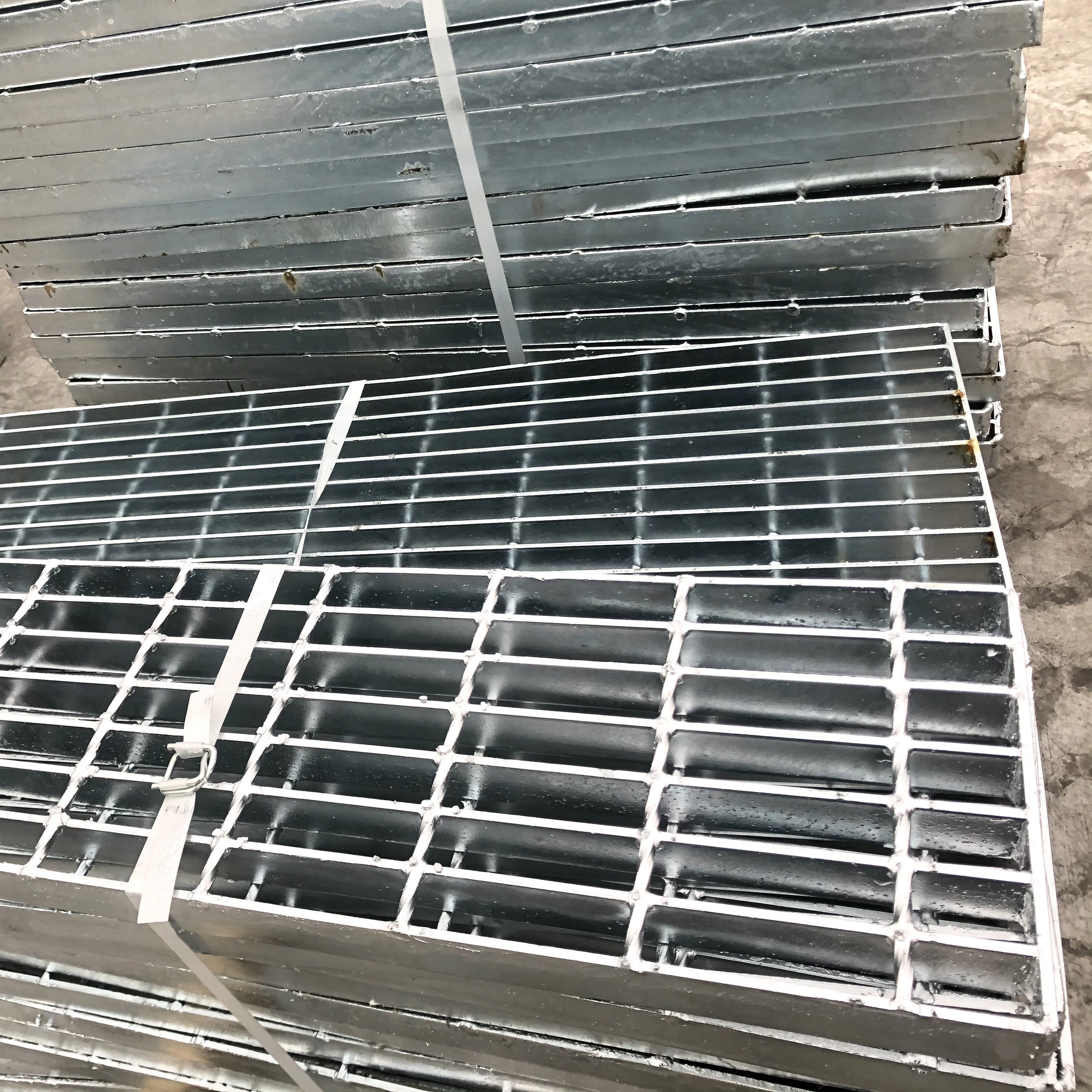 Hot Selling Drainage Cover Grating Rejilla Metalica Para Piso Walkway Iron Grating