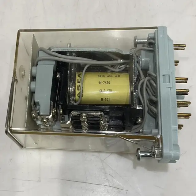 Original Brand New NEW COMBIFLEX RK-221-052-AD PLUG IN RELAY 373 - LOT OF 4 For PLC