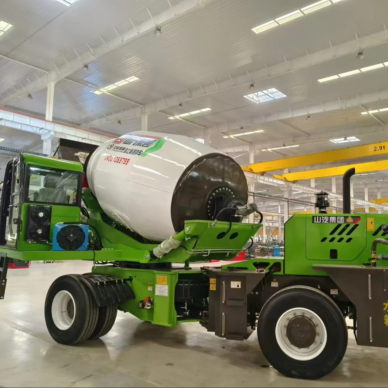 Articulated two-way driving engineering construction machinery 5.5 m³ self loading concrete mixer