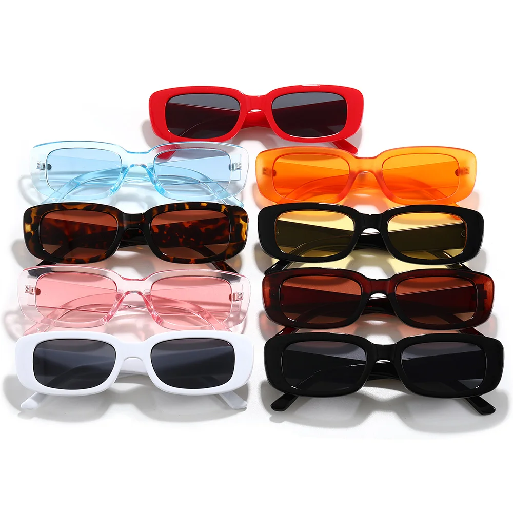 Retro Rectangle Sunglasses for Women - 90s Vintage Style  display picture 3