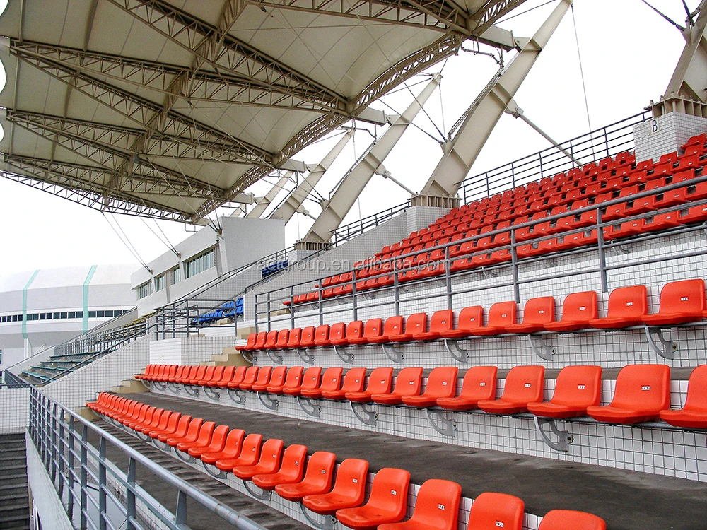 Пластиковые для стадиона. Пластиковое стадионное сиденье «Лужники». Открытый стадион с сиденьями в Москве. Пластиковое стадионное сиденье для судейской вышки.