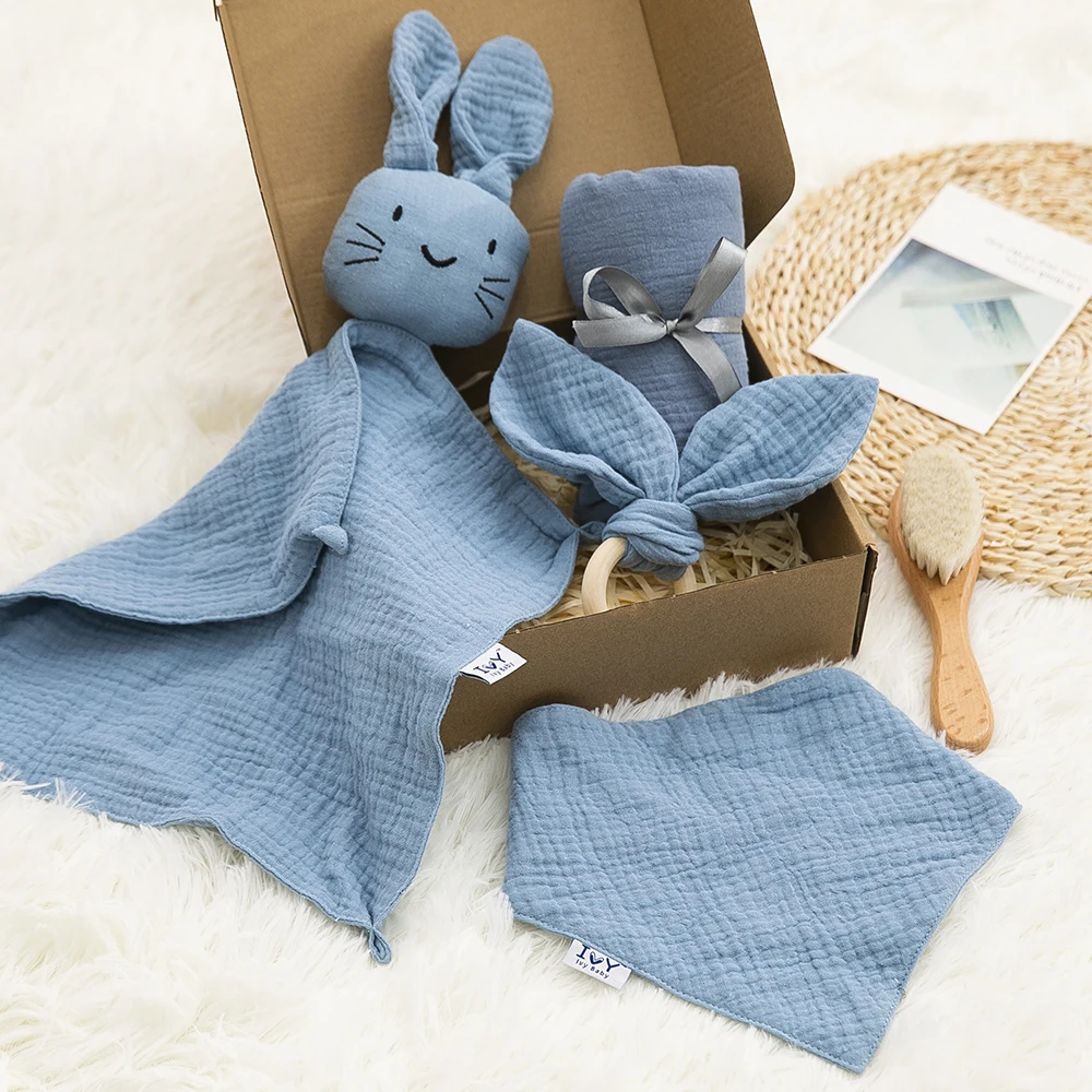 Hot sale Newborn Gift Box Organic Baby Gift Set Baby Muslin Cotton Blanket Teething Baby Bib Rattle Milestone cards Toy Set supplier