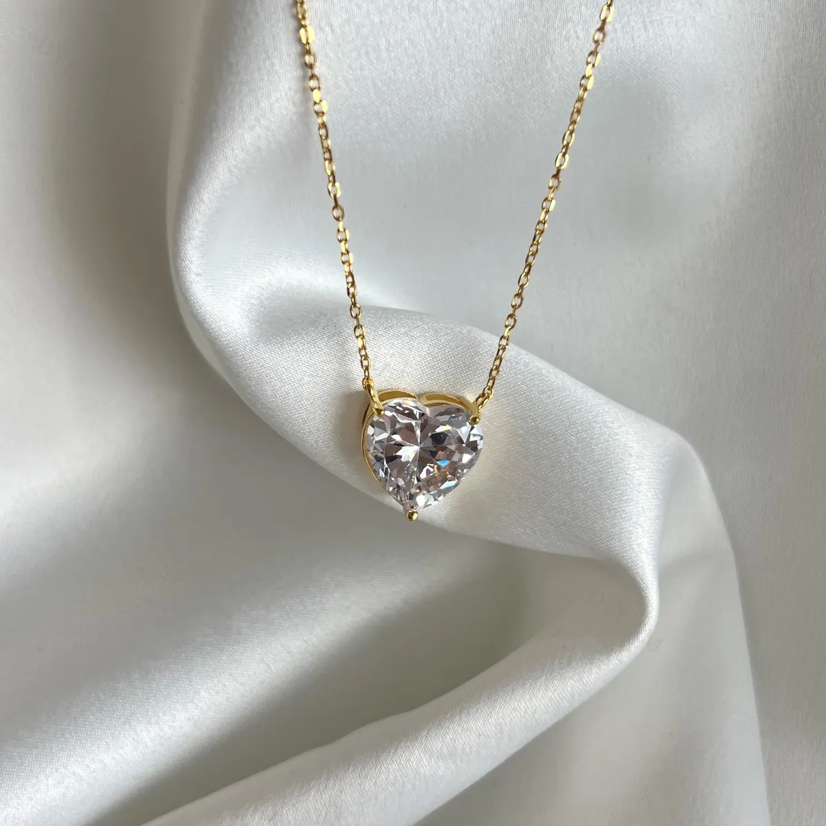 KAKODIY custom fashion heart-shaped stone pendant 8A zircon gold-plated sterling silver wedding engagement necklace detail 8