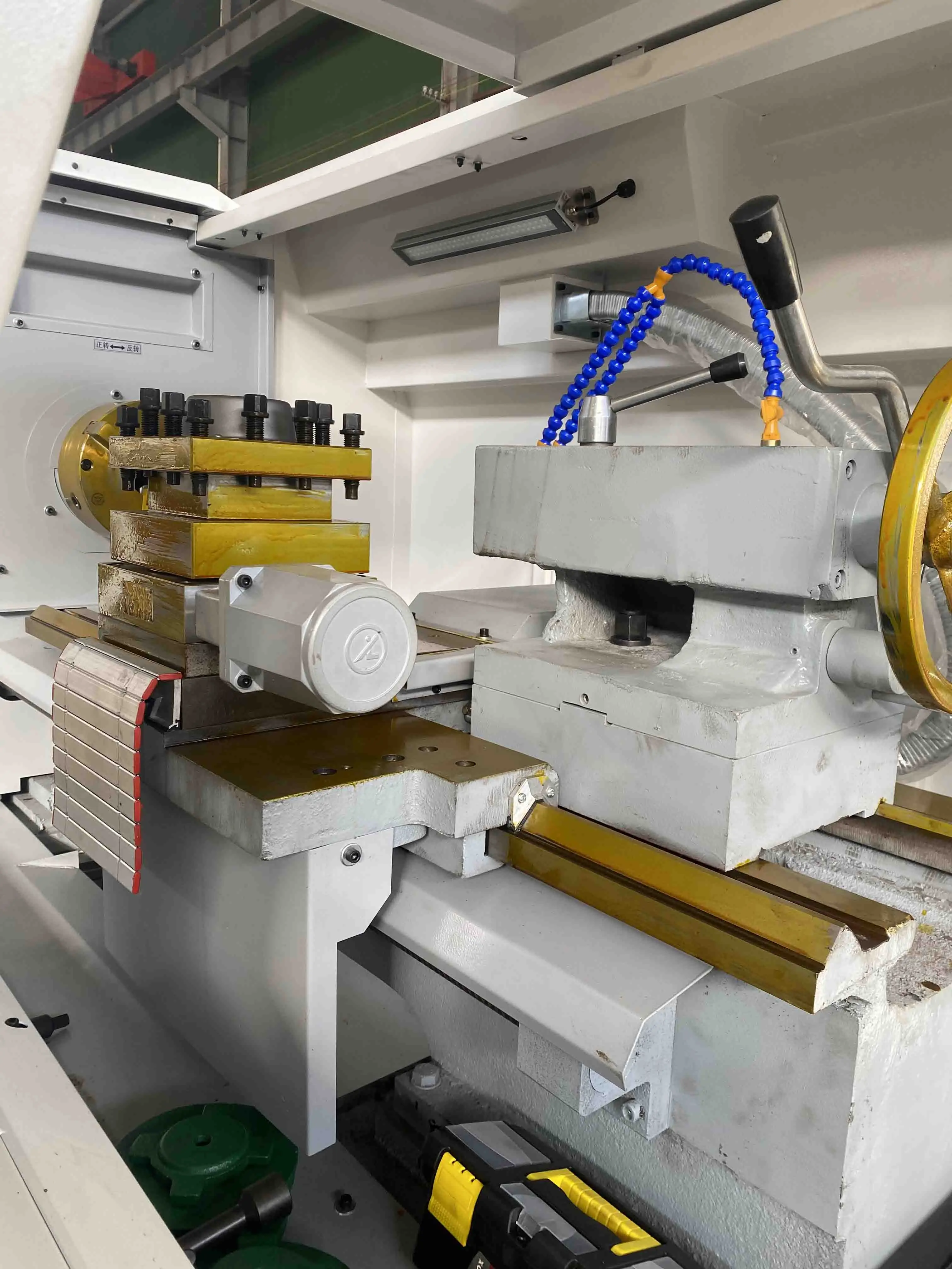 CK6150x1000 CNC Lathe Machine Price - 1000mm Stroke, 82mm Spindle