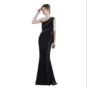 Sexy off-shoulder mermaid dress with a diamond neckline, figure-hugging and slimming