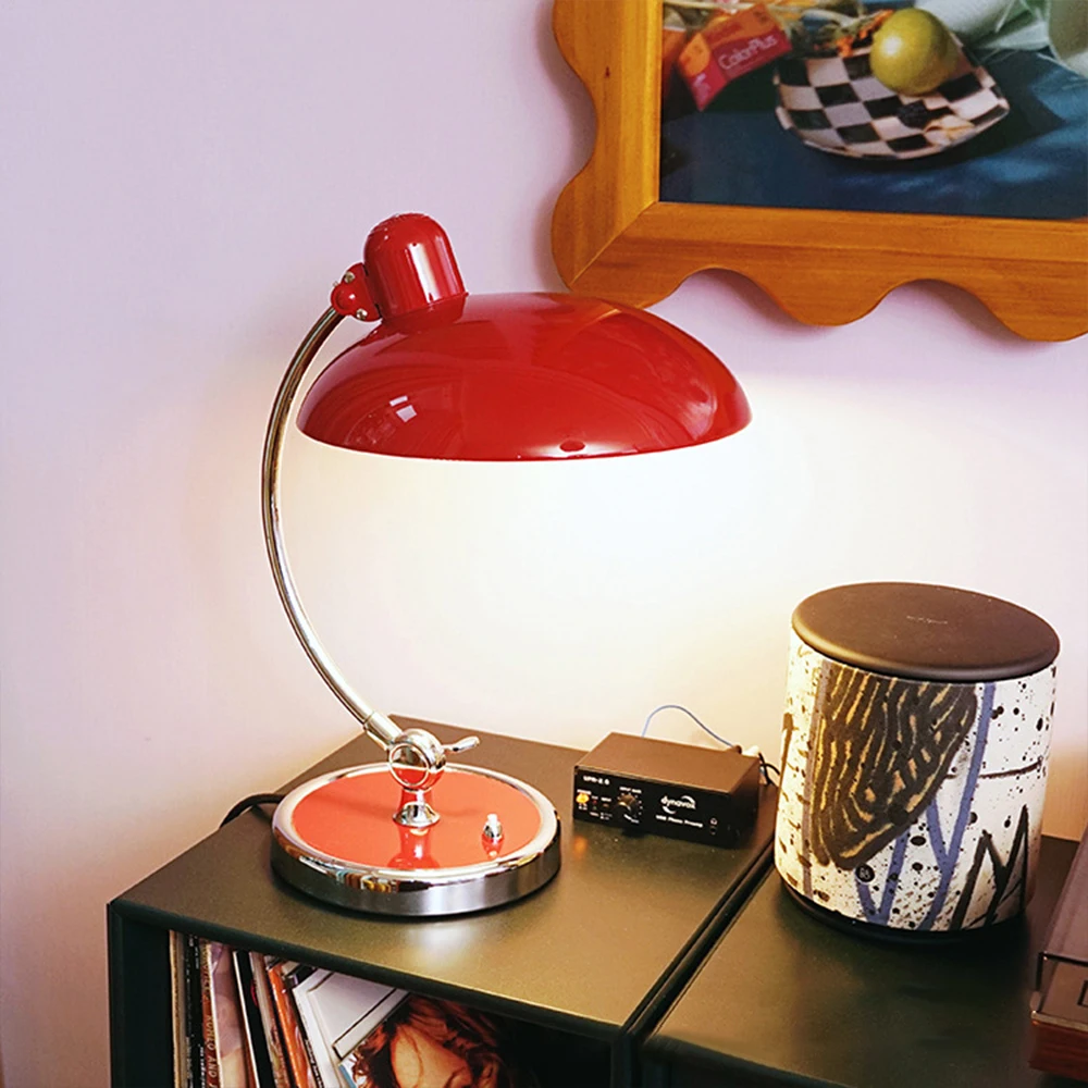 Nordic Designer Modern Metal Table Lamp New Arrival Decorative Home Lights with AC/DC Power Supply Iron Body