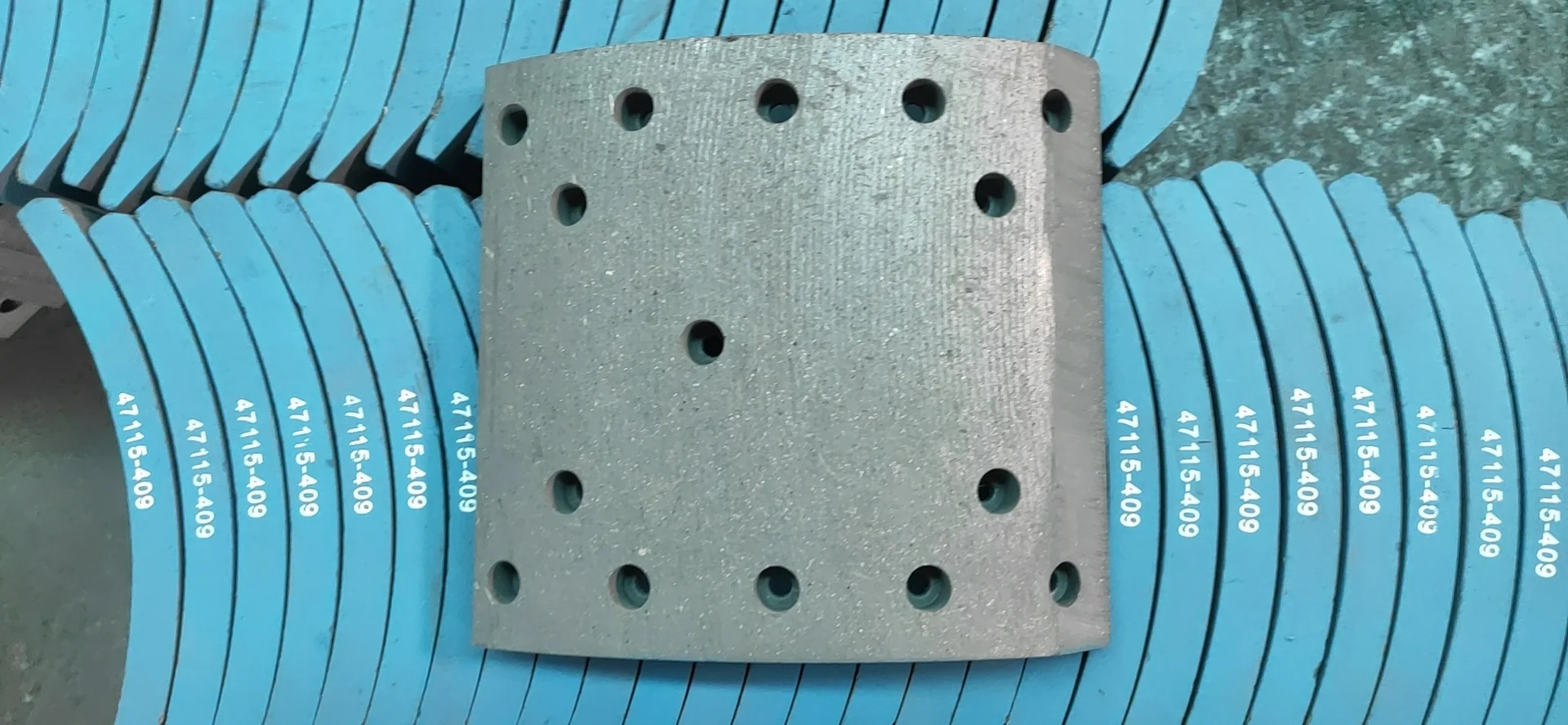 Brake Pad Linings 47115-409 for ISUZU Trucks - Durable