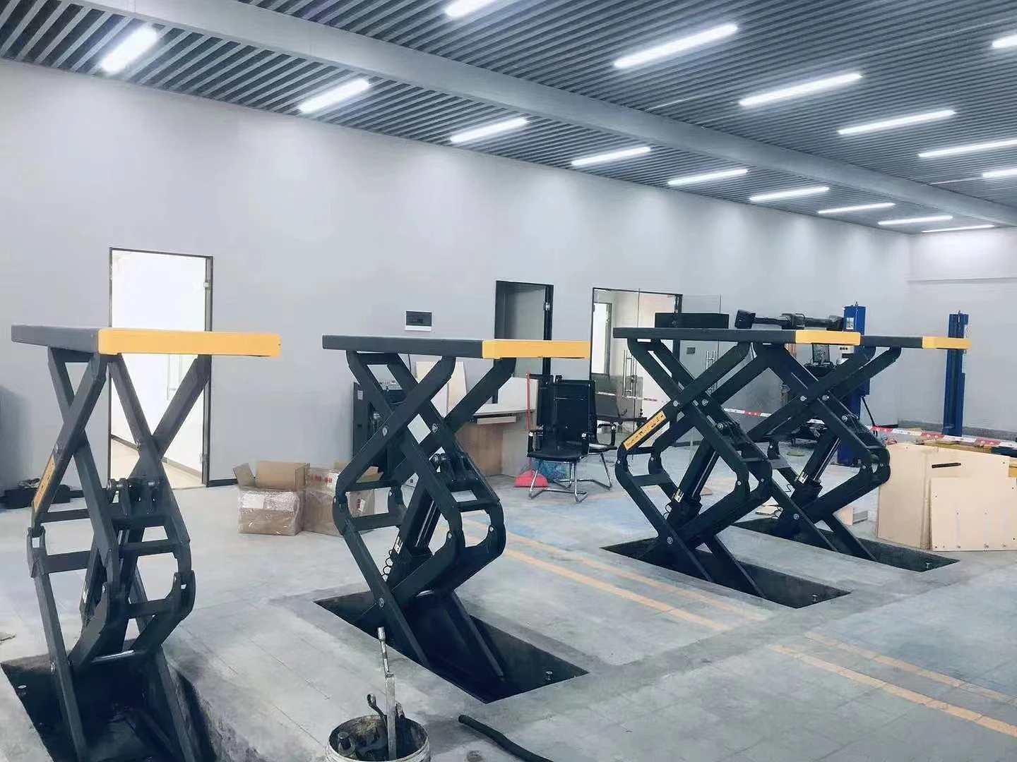 Customized Vertical Car Triple Stacker Parking Lift 3 Levels Hydraulic 