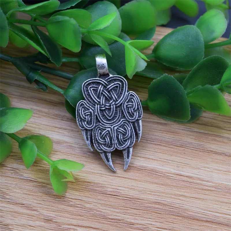 Pendentif Amerindien Patte D'Ours En Argent Pierres Multicolores Et Opale Dimensions A 38cm B 28 Cm C 24 Cm