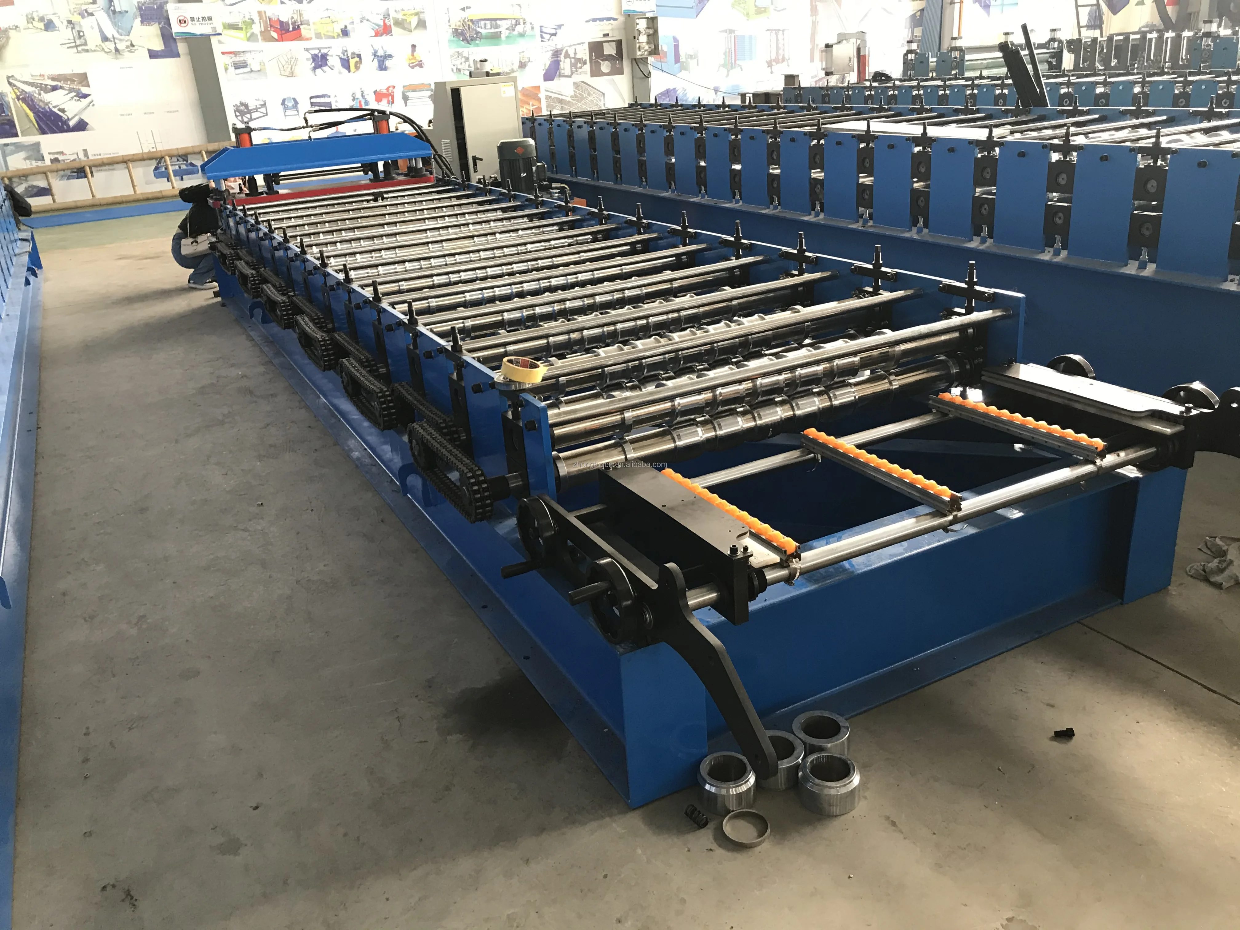 Metal Container Board Forming Machine for Car Carriage Body Panel Roll Forming 3d Wall Panel Making Machine