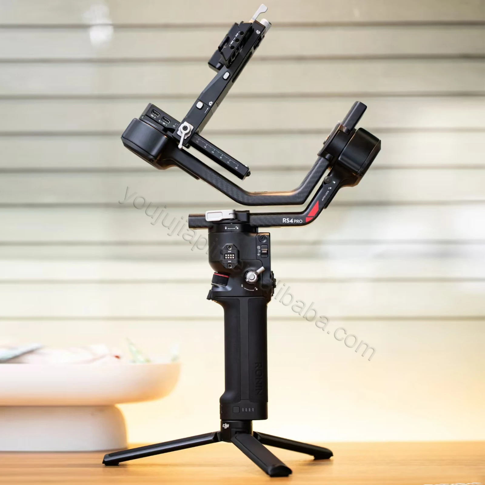 DJI RS 4 Pro Combo - Ultimate Stabilization & Control