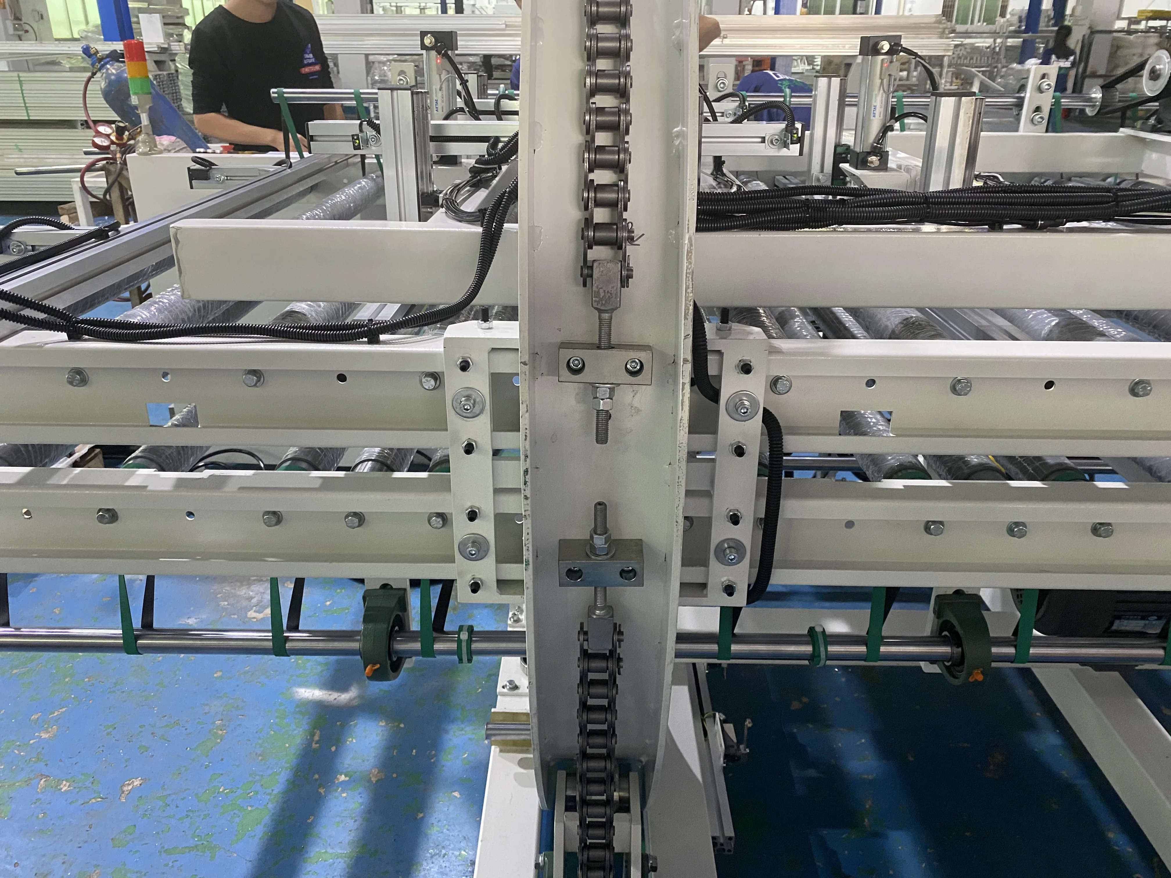 Hongrui Cheap Price Automatic Panel Turnover Machine Power Roller Conveyor System