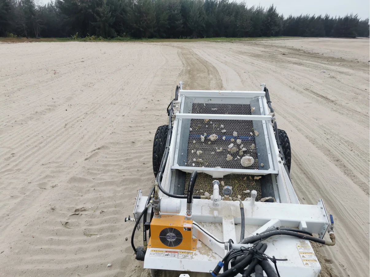 Heavy-Duty Diesel Beach Cleaner Machine Tractor-Attached Steel Material New Environmental Product for Garbage Removal Sea Grass