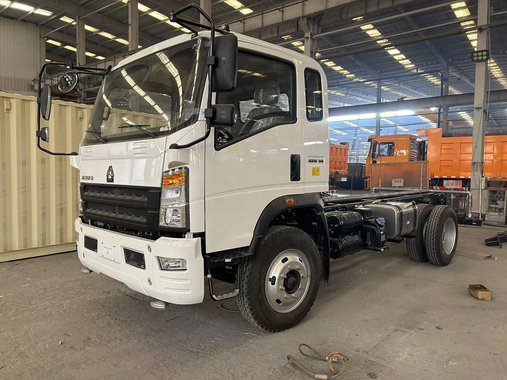 HOWO 4X2 5000L Water Bowser Tank Truck Road Cleaner Truck