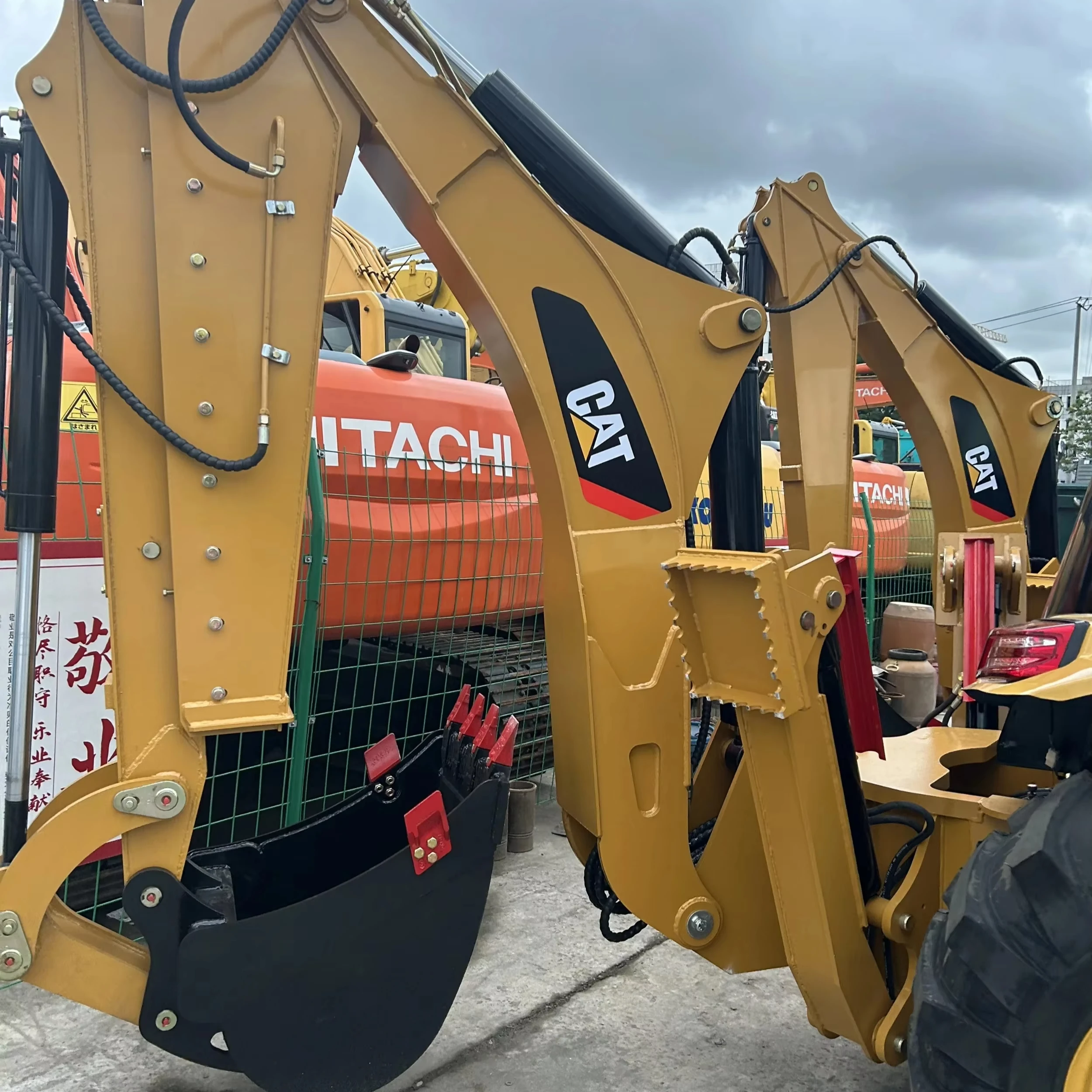 Retroescavadeira Caterpillar 420f de 8 Toneladas, Mini