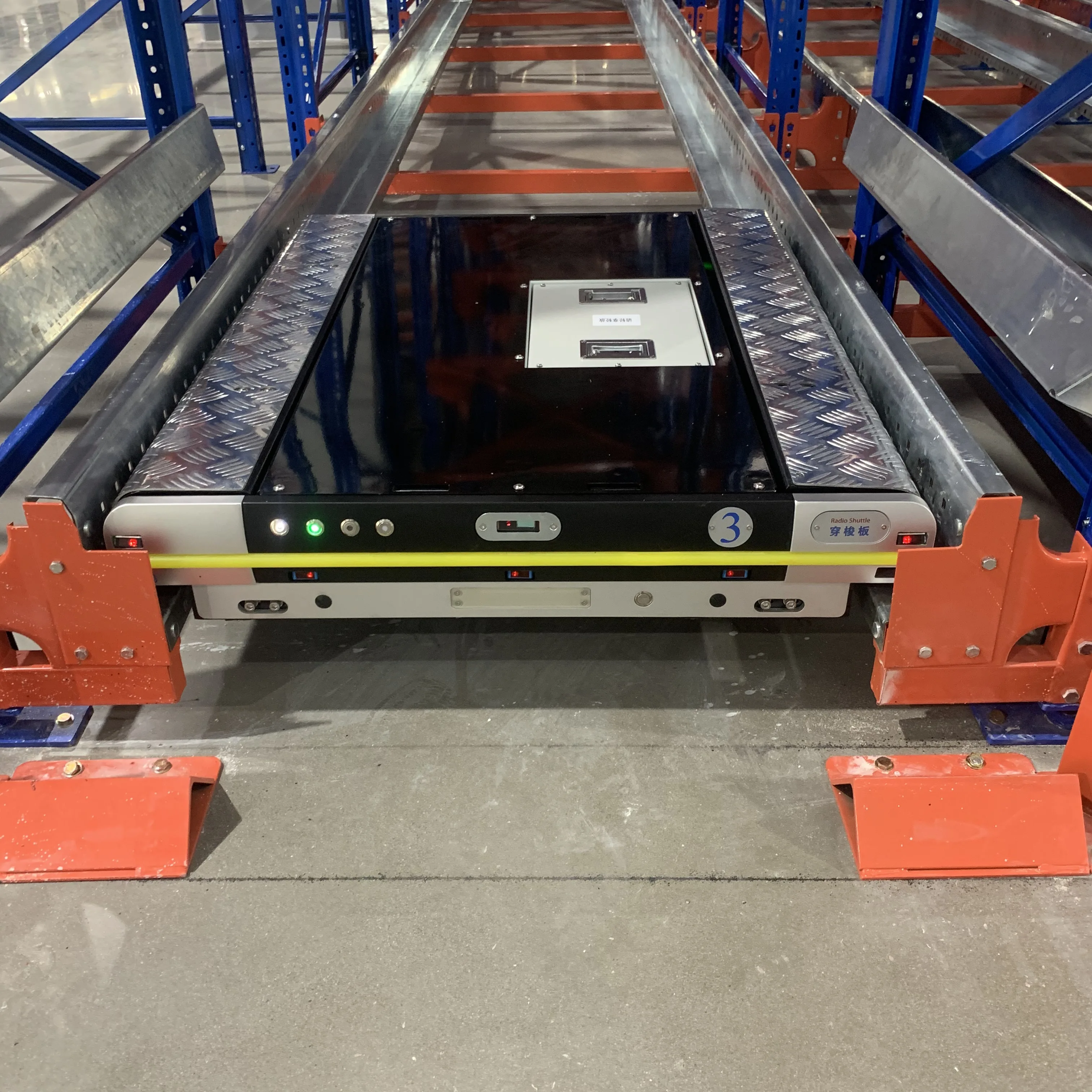Energy-Efficient Automatic Storage Warehouse Rack System Industrial Racks Pallet Radio Shuttle Racking With Two-Way Shuttle Cars
