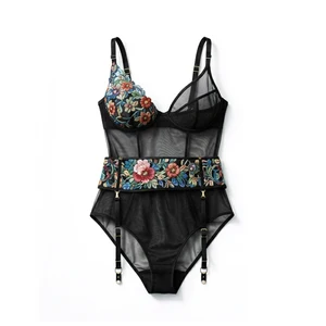 Wholesale Sexy Underwear with Artistic Multi Color Floral Embroidery Integrated Garter Straps Women Lingerie for Sexy Costumes