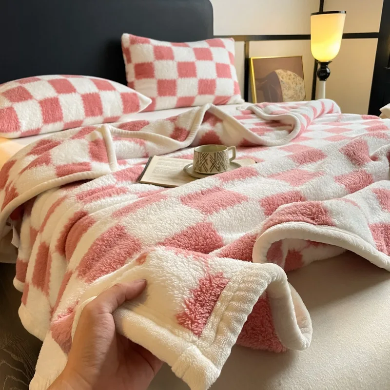 Cozy Knitted Soft Crochet Fleece Blanket 100% Polyester Throws and Blankets Luxury Designer Checkerboard Pattern
