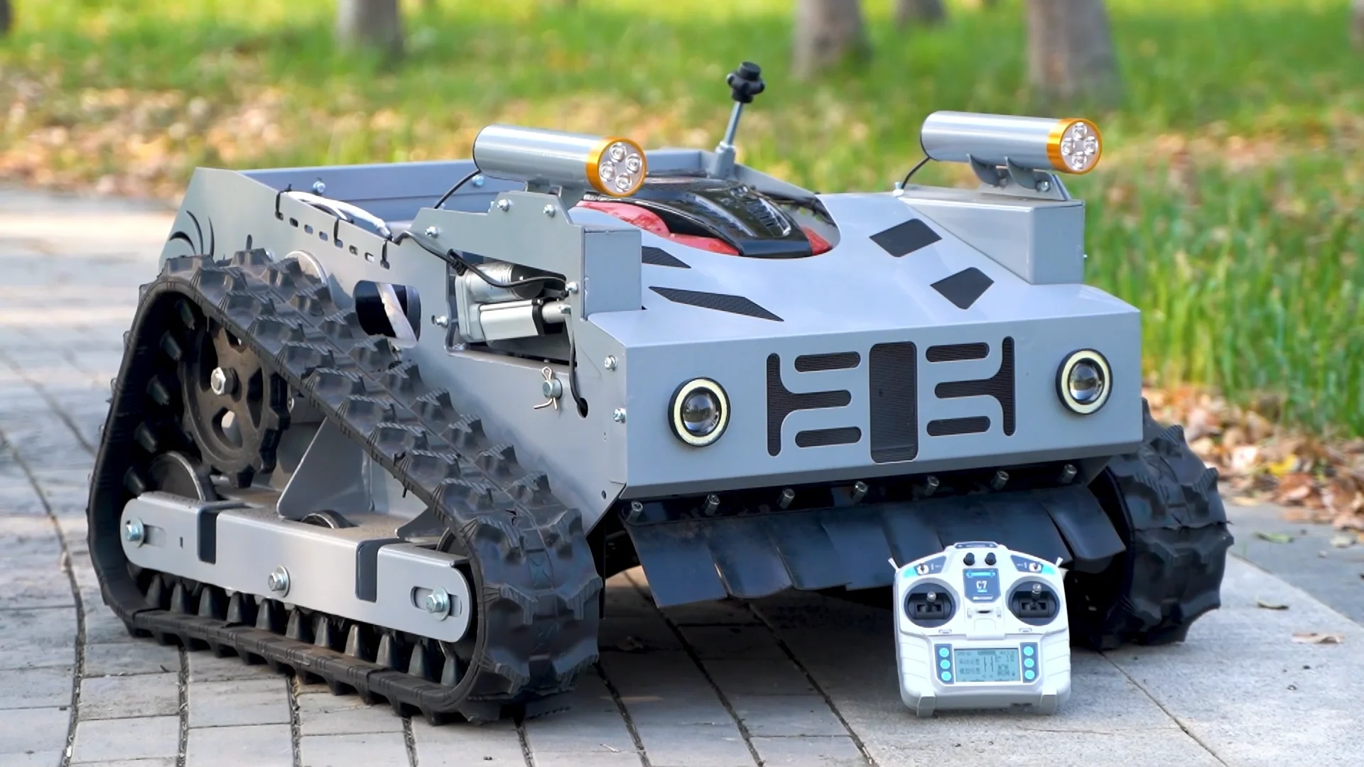 Factory Direct Sales Cheap 550mm Track Remote Control Lawn Mower Zero