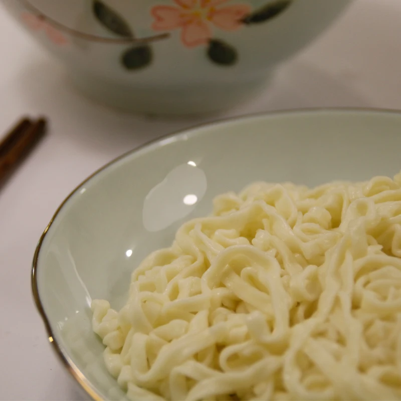 Just hot water, a bowl of cooked noodles anytime, anywhere Keep the gluten of fresh-boiled noodles long-lasting Fresh noodle