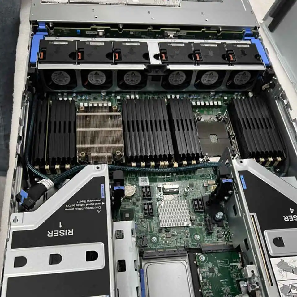 Dell PowerEdge R6525 เซิร์ฟเวอร์ 1U ประสิทธิภาพสูงพร้อม AMD EPYC 9334, หน่วยความจำ DDR5 และพื้นที่เก็บข้อมูล SATA แบบแฟลชทั้งหมด