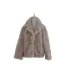 Cappotto da donna in pelliccia sintetica beige caldo e peluche
