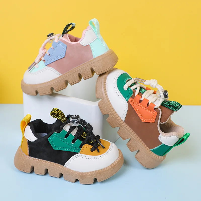 卸売ファッション新しい子供のスポーツシューズ男の子スプライシングカジュアルシューズ女の子シングルマフィンソール在庫子供スニーカー靴