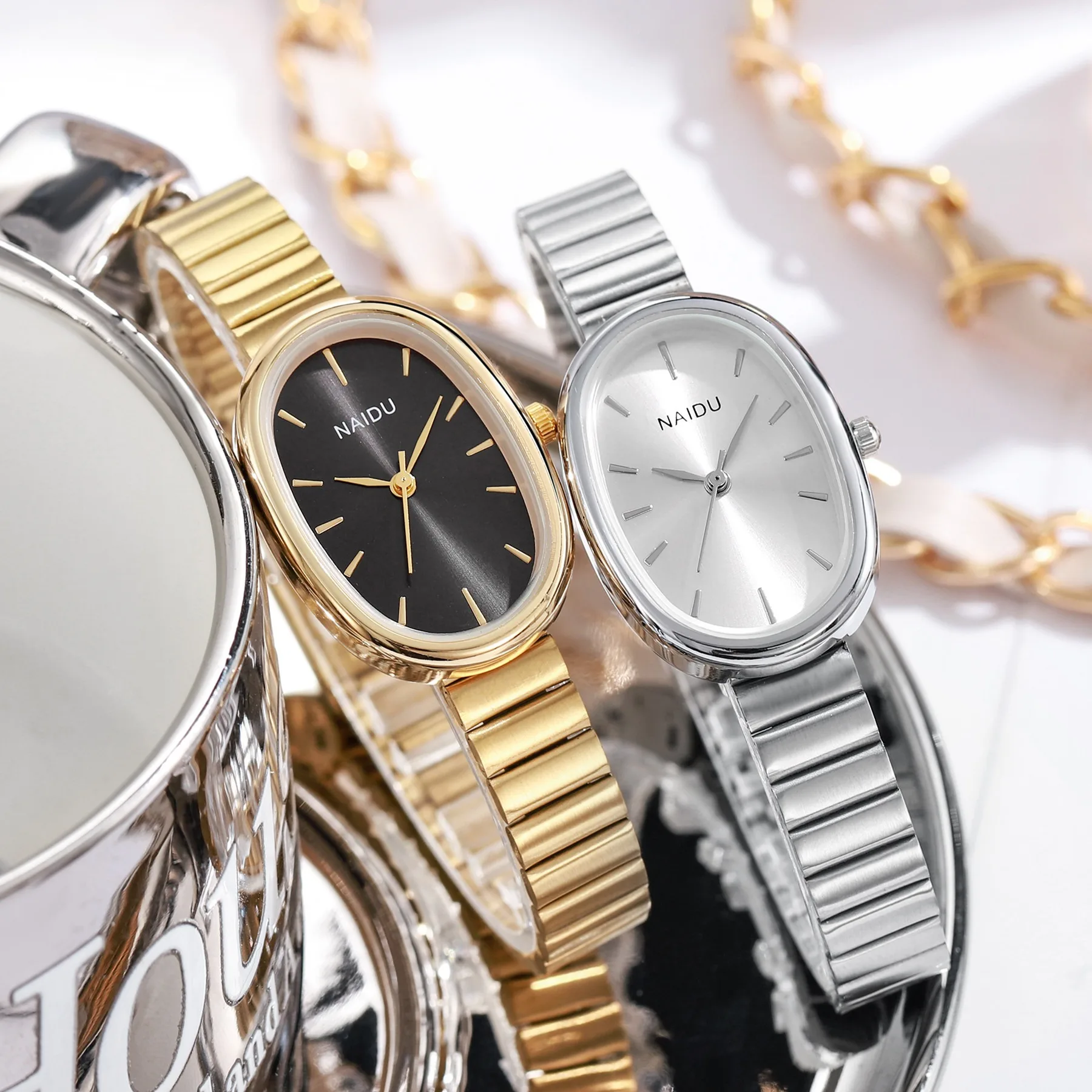 Naidu- vintage style ! Black and Gold Oval Watch Hdda7f83b5c904b3d86b485c2f2bb3  main image 3