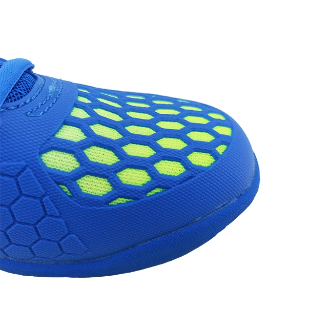 Прочная и нескользящая спортивная обувь, бренд Young Future 3, дизайн с круглой подошвой, изготовлено в Малайзии