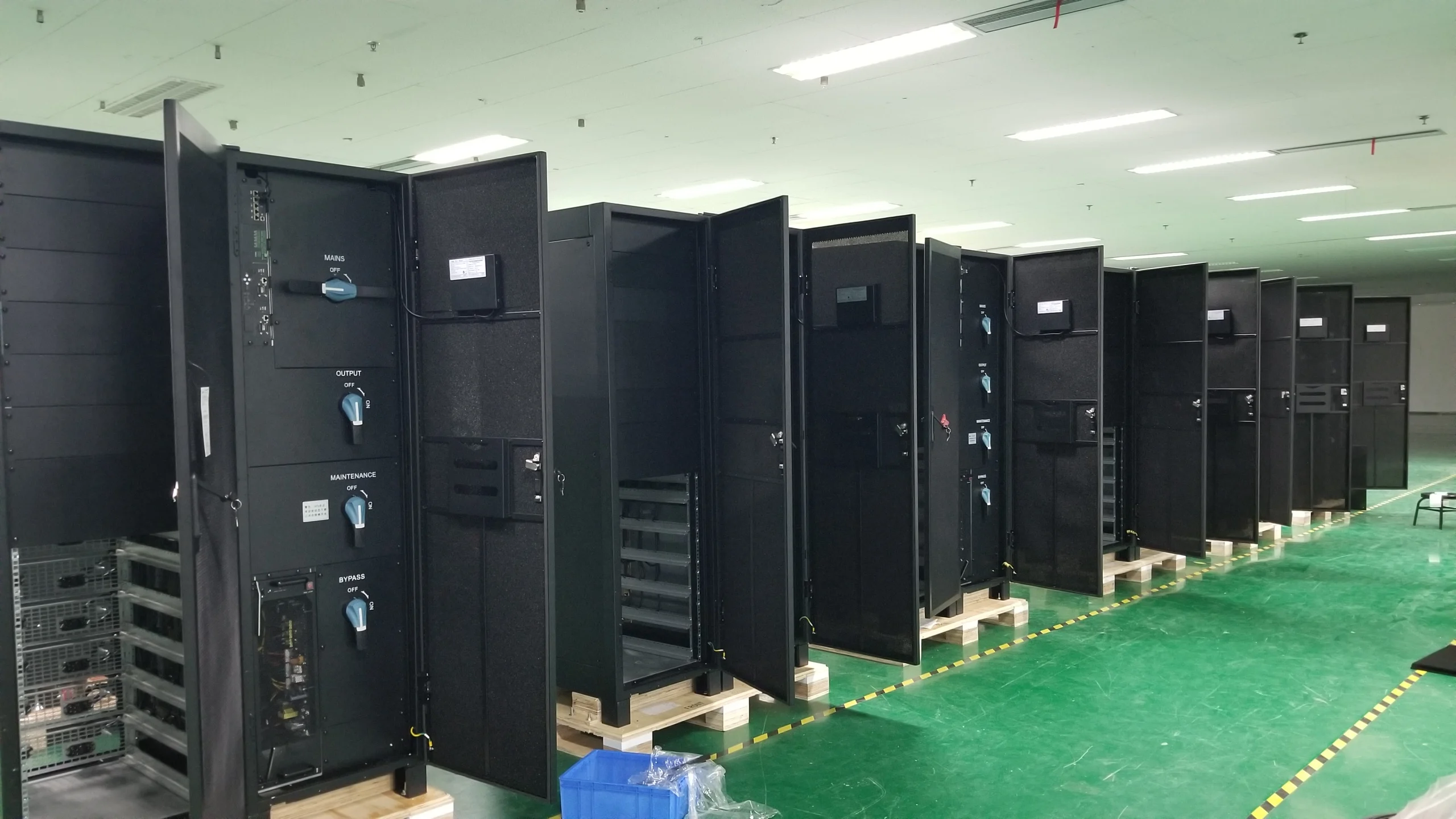 Modular UPS  120KVA High Frequency UPS 380V Backup Power System for Data Center
