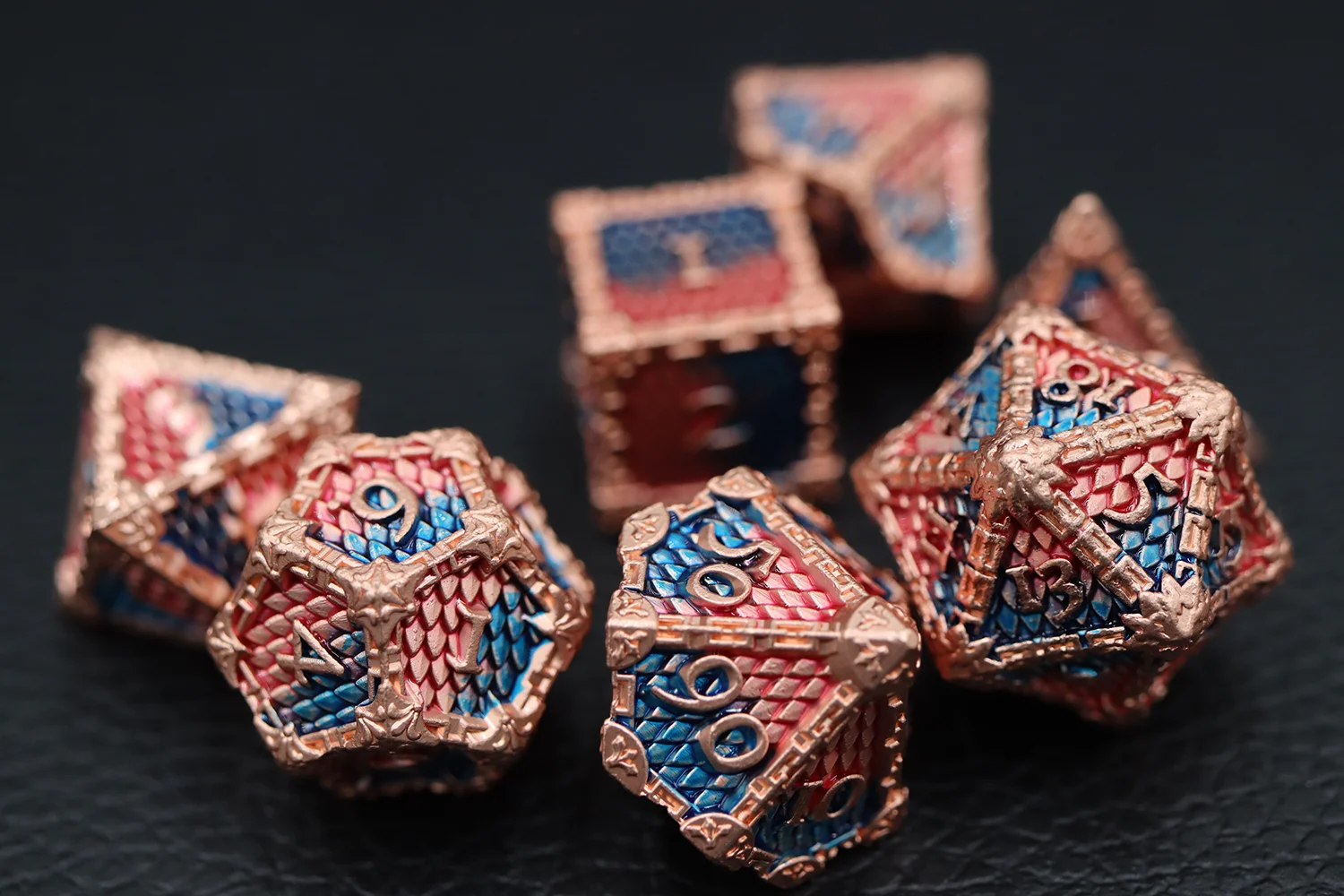 New Design 7 PCS Dragon Scale Metal Dice Set Red & Blue Brass Zinc Alloy for DND Games factory