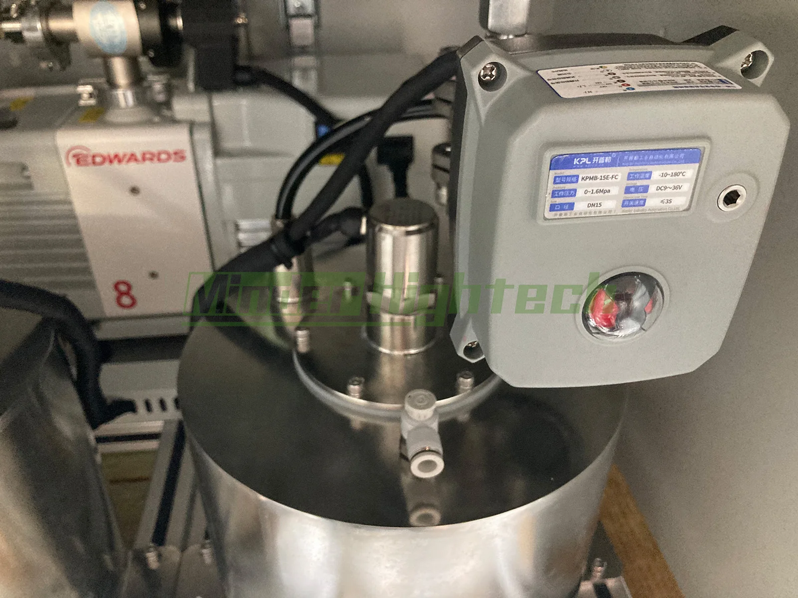 Система підвищеного тиску гелію He та фторованого масла