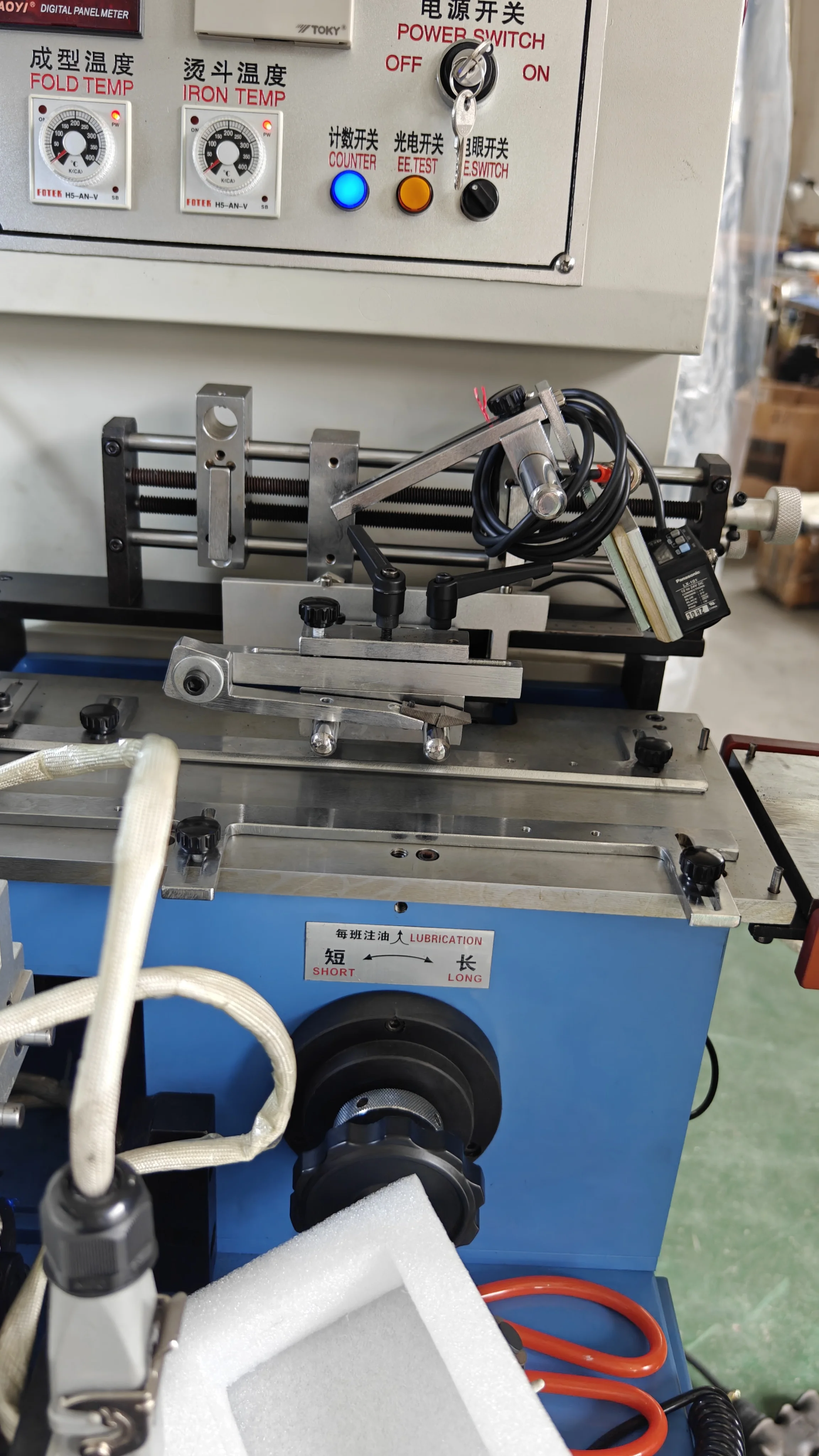 Full Automatic ultrasonicTextile machine label cutting and folding machine details