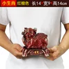 Pequeños adornos de cerdo zodiaco