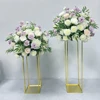 Bola de flores morada y blanca.