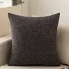 Gris oscuro
