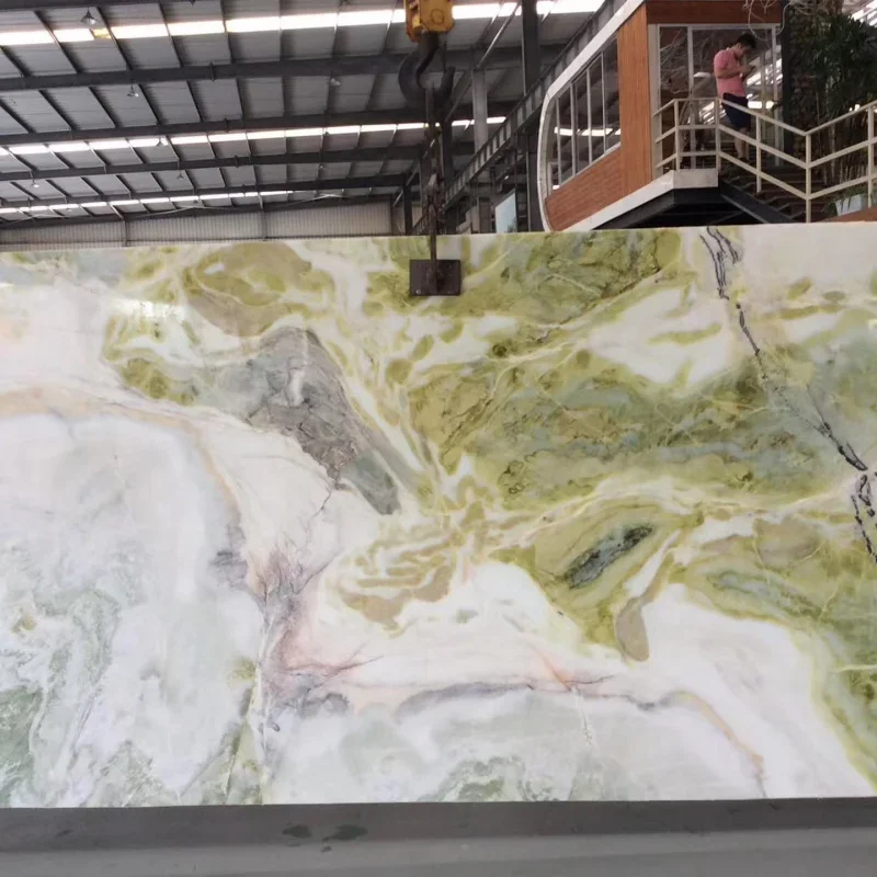 Szlifowane płyty marmurowe w kolorze zamglonego emeraldowo-zielonego z białym odcieniem do projektowania ścian i podłóg w domu, szlifowany marmur botticino