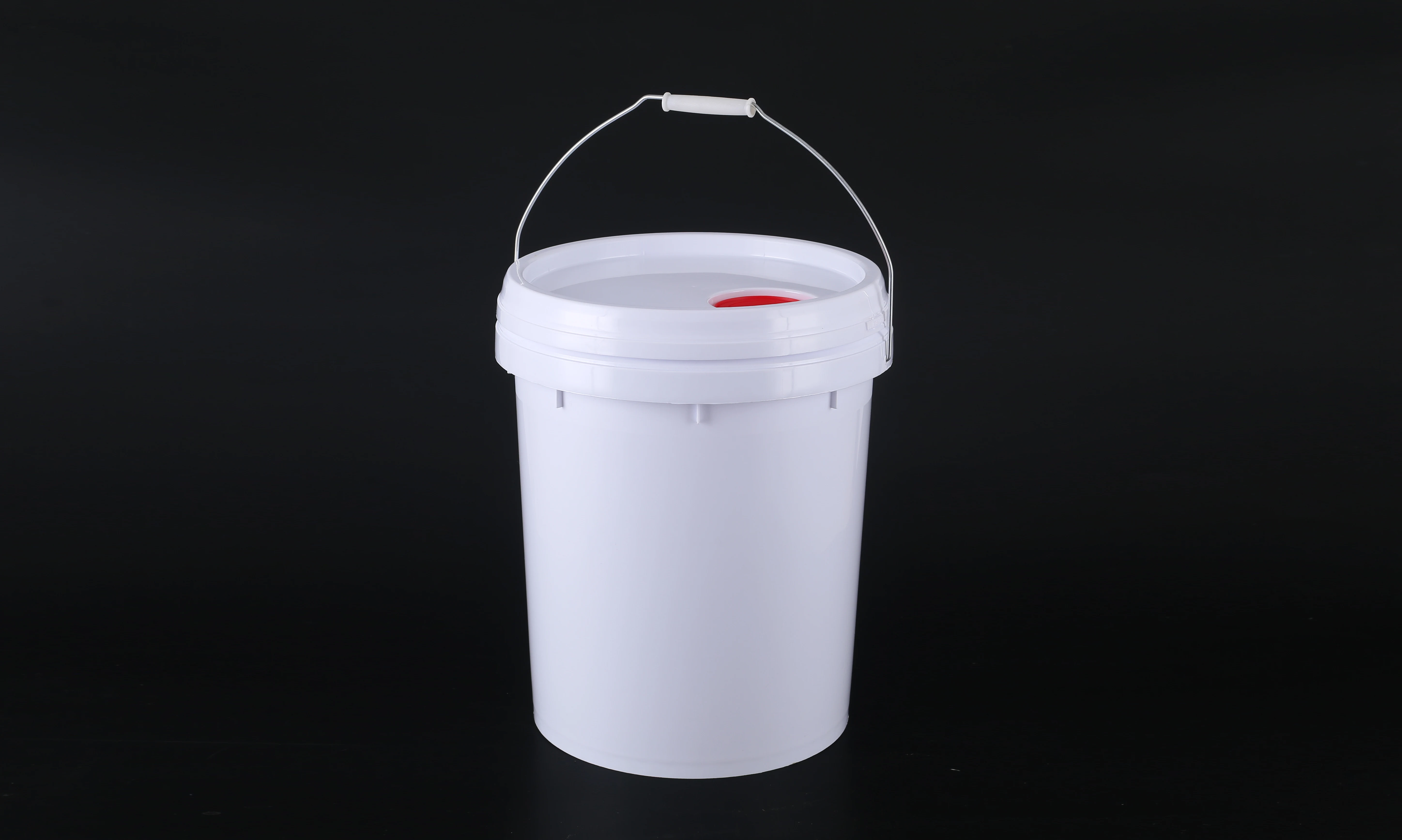 Ежедневно в конце дня ведра или специальная тара независимо от наполнения очищается с помощью шланга