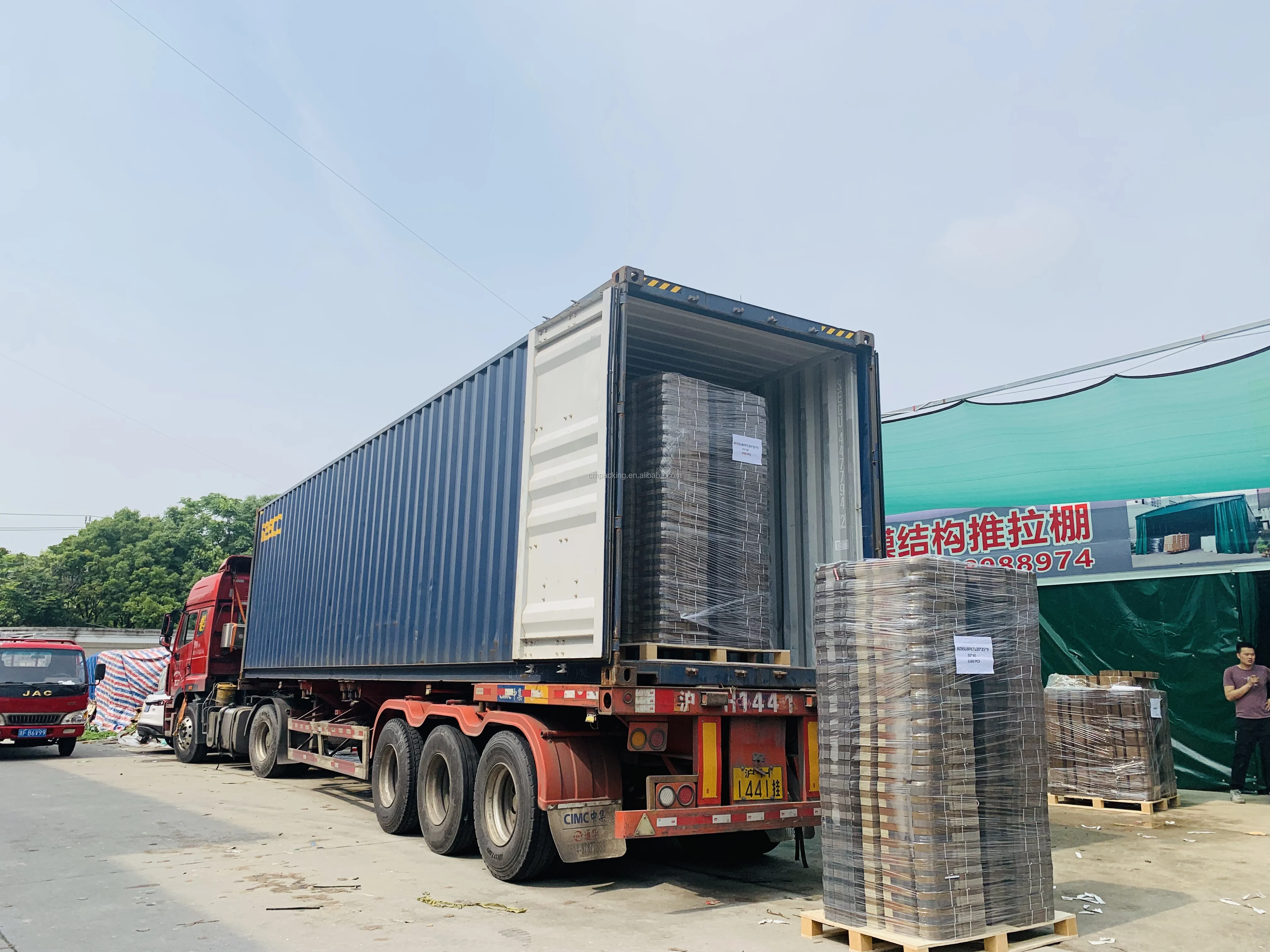 Loading container 40HQ -.jpg