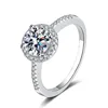 Anello con moissanite rotonda da 1 carato