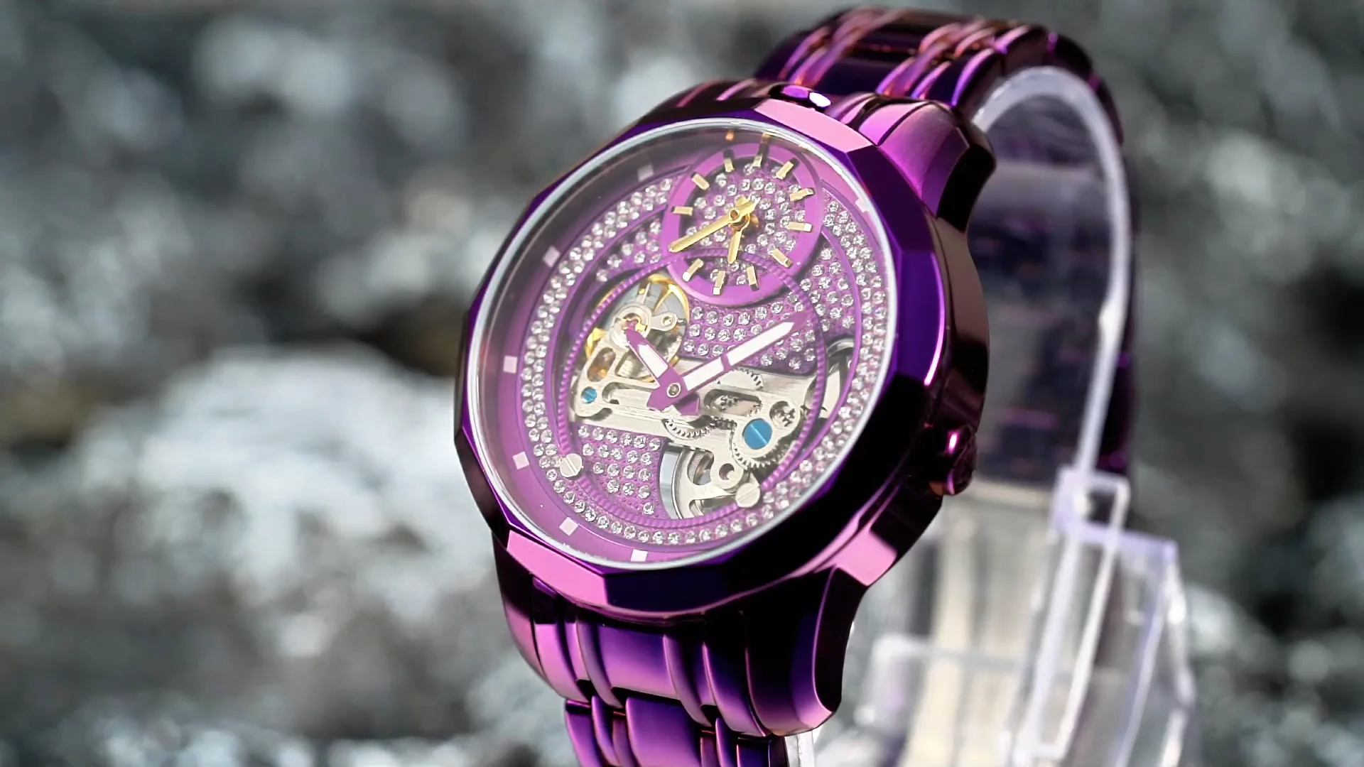 Boho Red Alloy Quartz Movement Hollow Out Watches