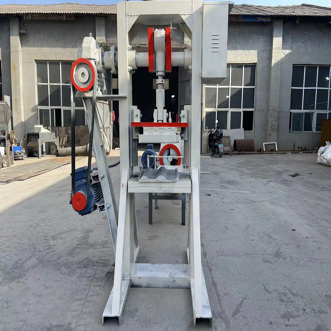 Automatic Hydraulic Pneumatic Extruder Clay Roof Press Tile Forming