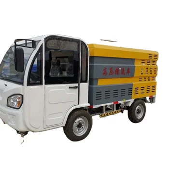 Electric four-wheel high-pressure cleaning vehicle with strong washing force
